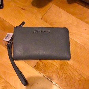 Michael Kors cluth wallet
